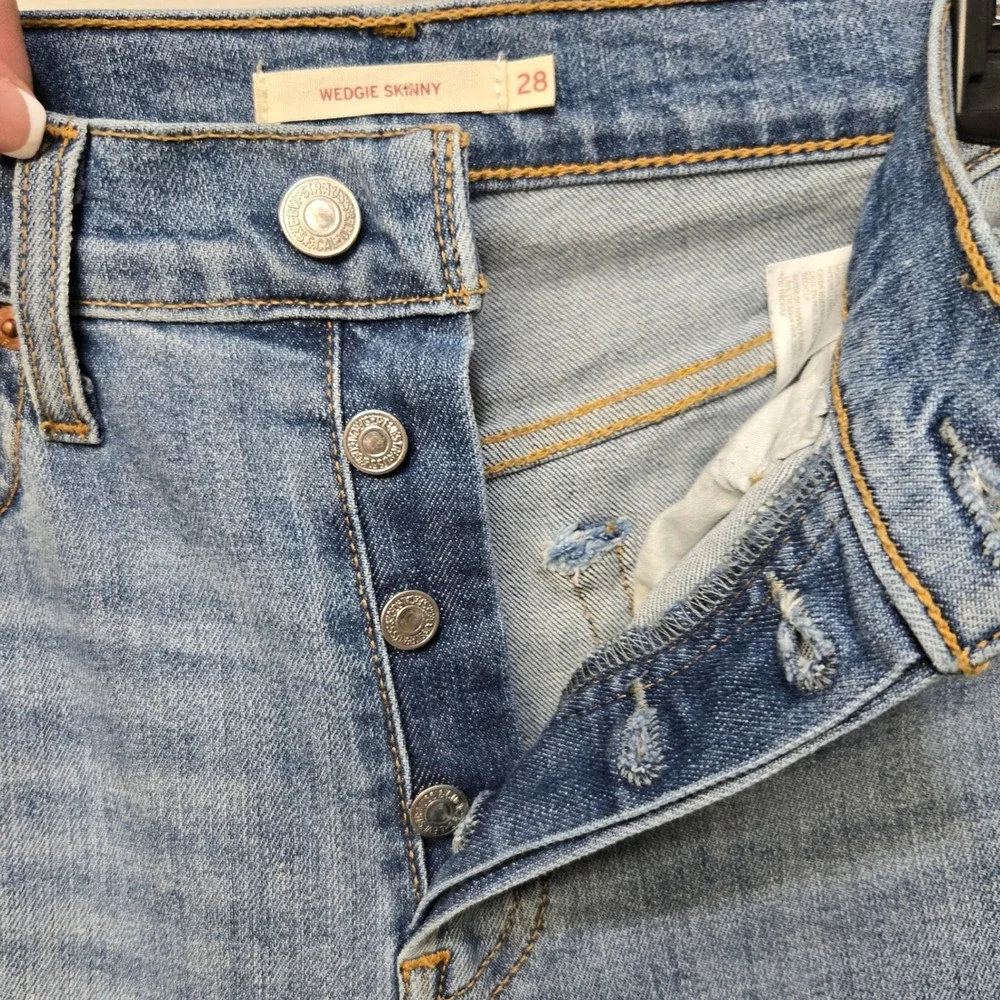 Levi's Premium Wedgie‎ Skinny Jeans 28 High Rise Mid Wash Button Fly Distressed
